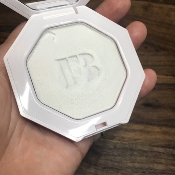 Fenty beauty by Rihanna highlighter in metal moon - Picture 5 of 10